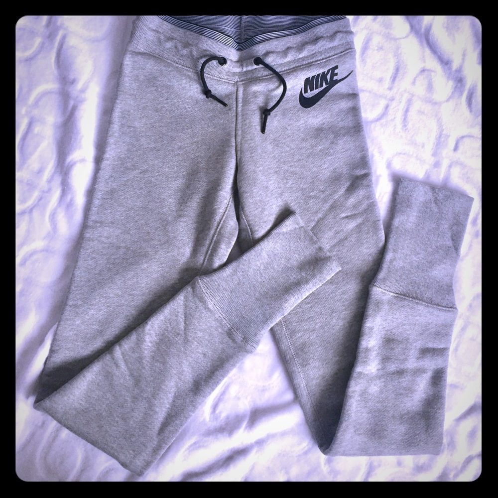 Nike lounge pants